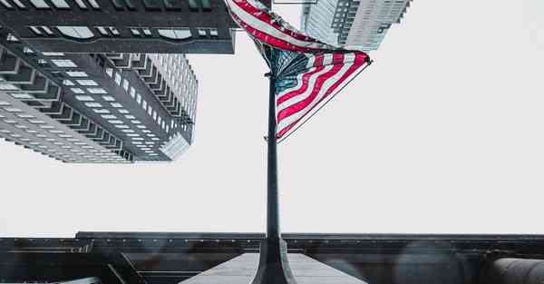 广告活动图片怎么制作的